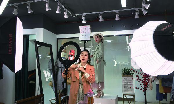 《流星蝴蝶剑手游罗金鹏打法分析》（揭秘罗金鹏的战斗技巧）