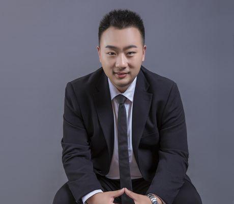 鹏飞教练在王者荣耀中的实力如何？有何教学特点？