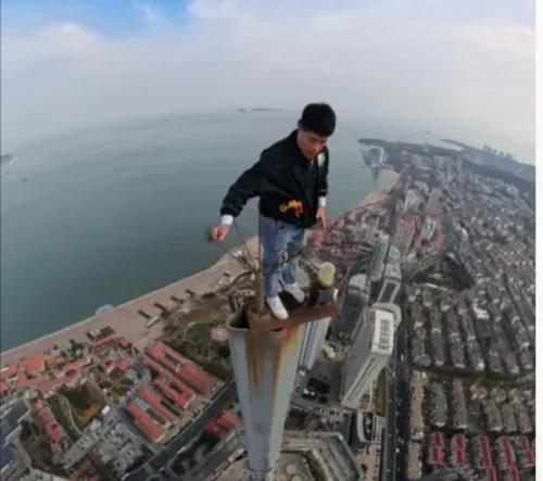 绝地求生中机场高塔的攀爬技巧是什么？