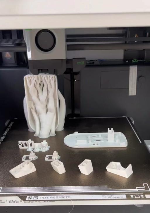 魔兽世界中模型制作的步骤是什么？需要哪些材料和工具？